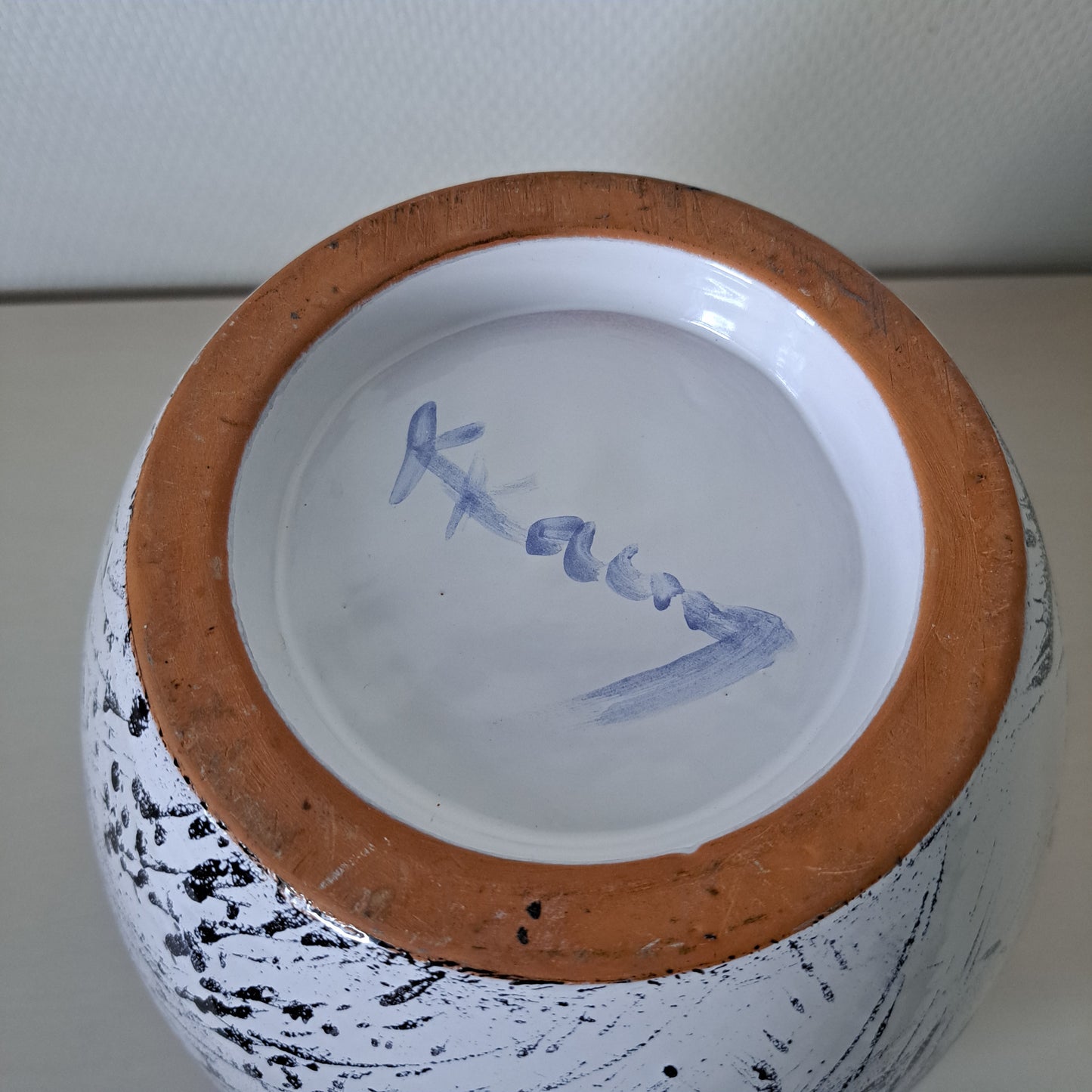 Musta-valkoinen maljakko