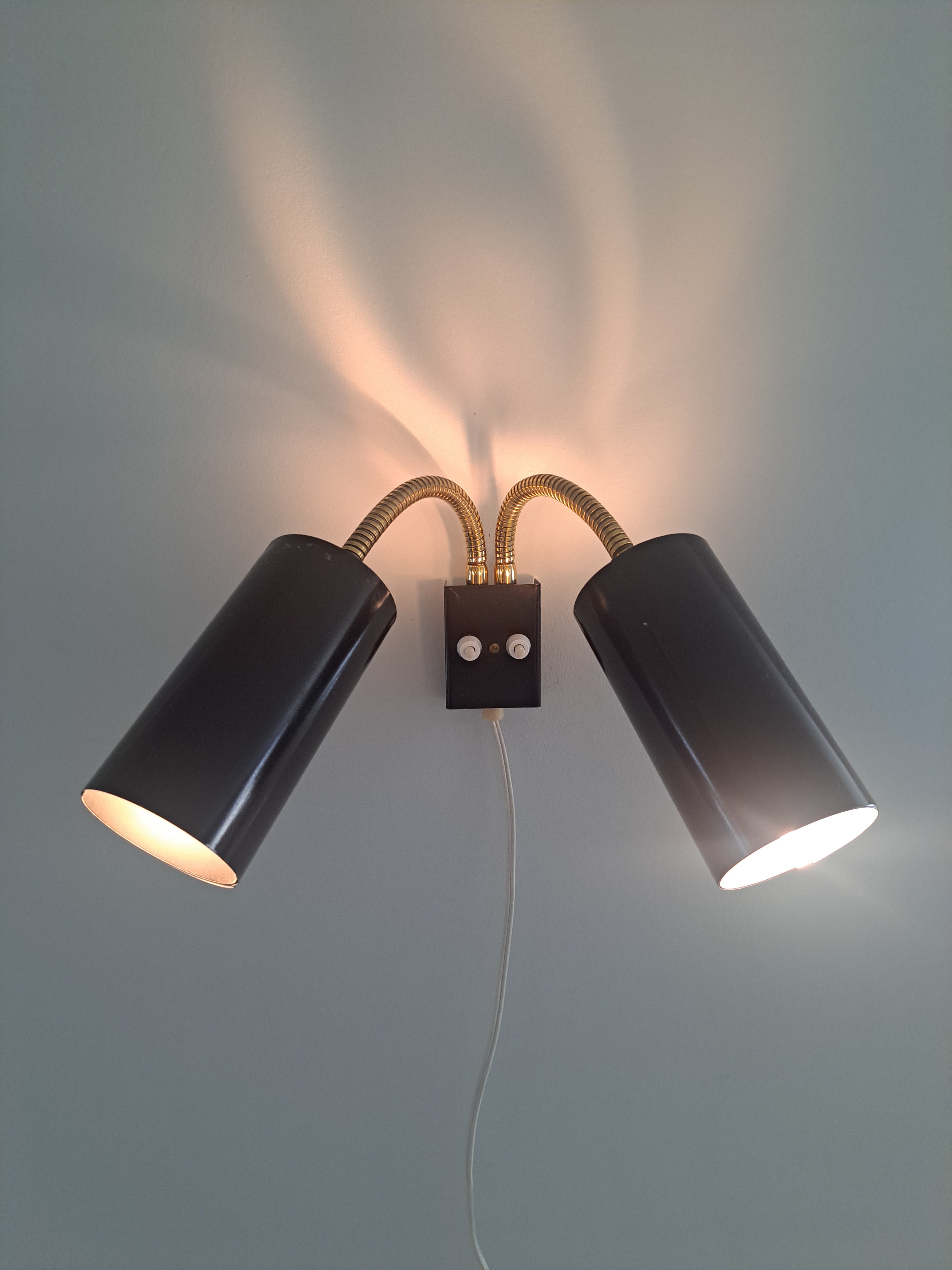 Lival Oy, vintage, seinävalaisin