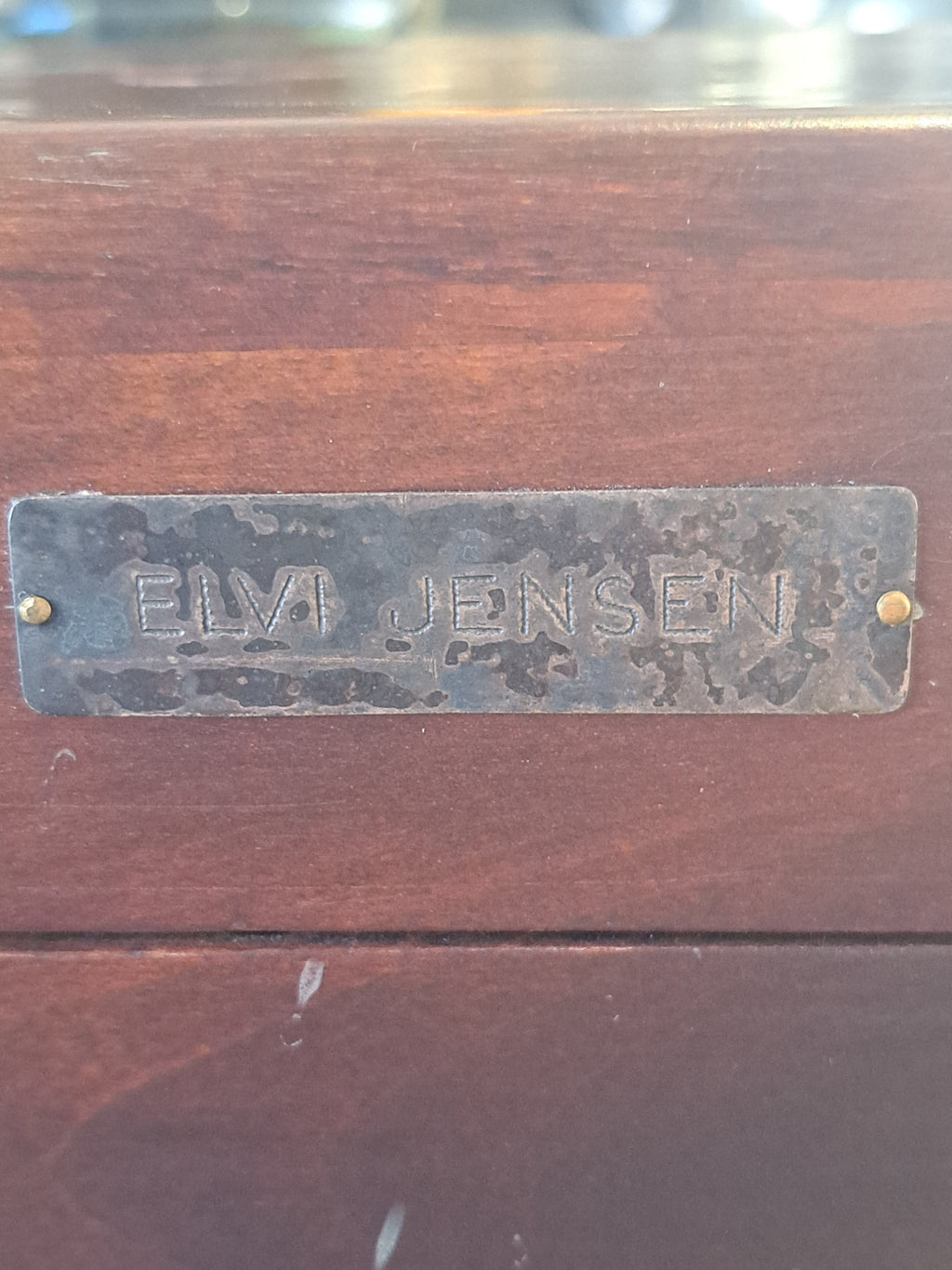 Elvi Jensen puinen korurasia