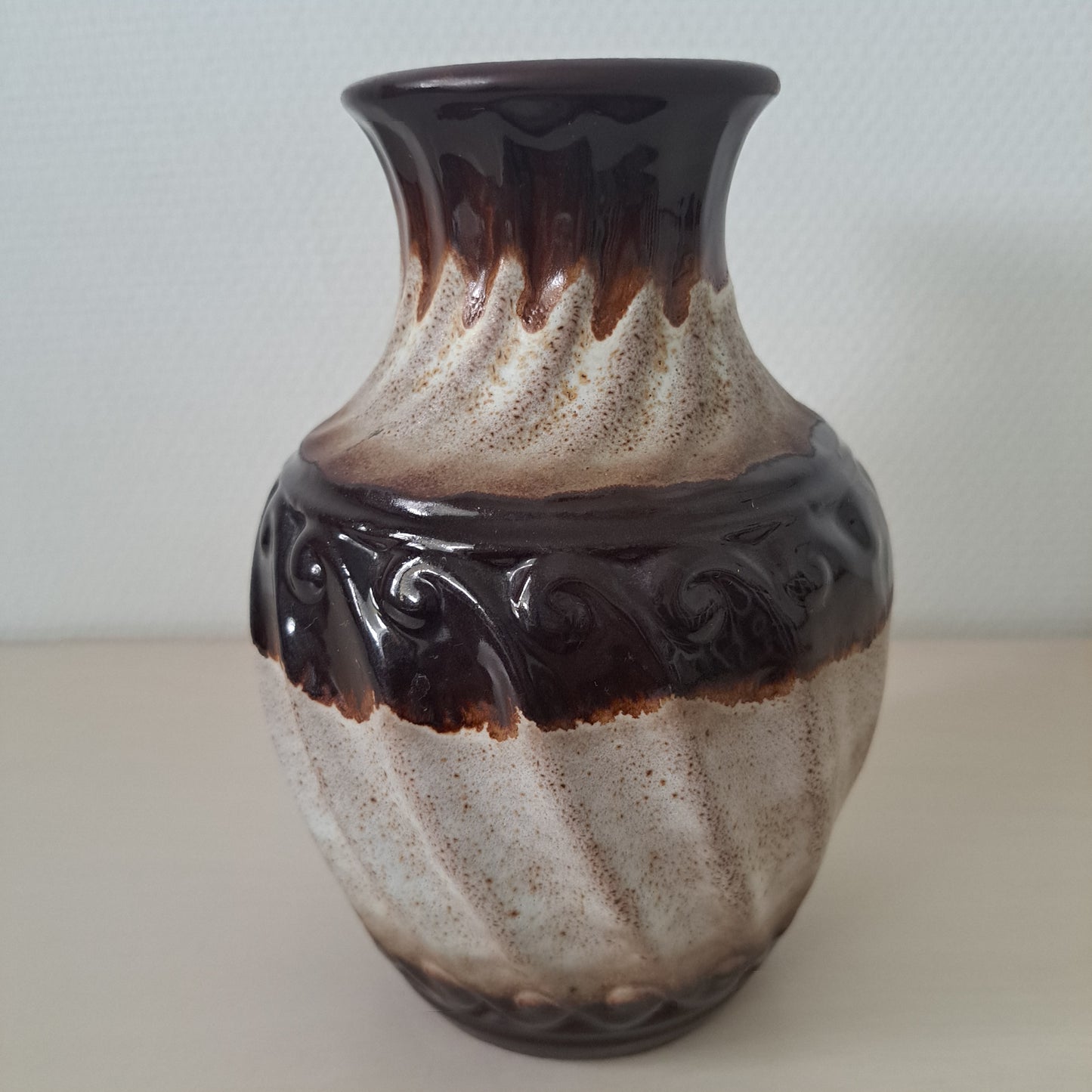 Carstens Thönnieshof, ruskea ruukku