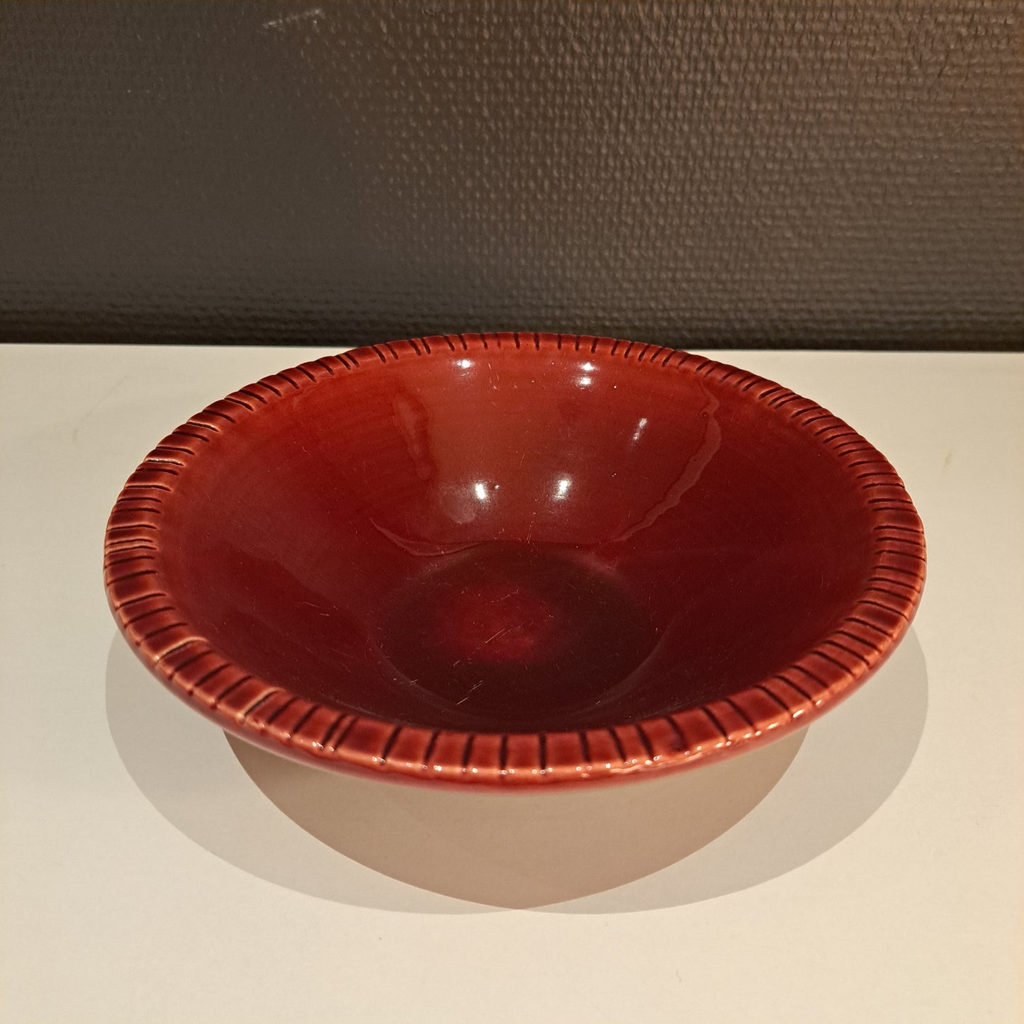 Kupittaan savi, punainen kulho